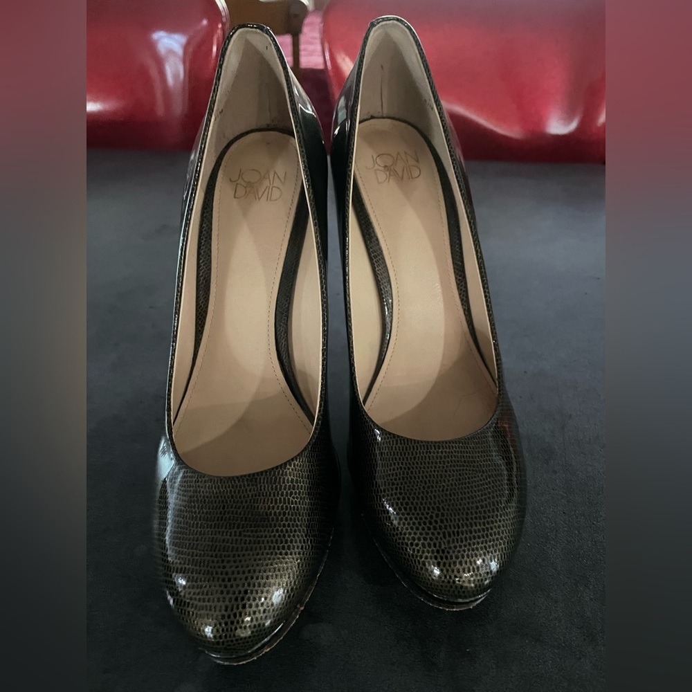 JOAN & DAVID Platform Patten Leather Heels Taupe Green Color sz 8.5